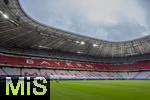 03.06.2024, Fussball Europameisterschaft 2024,  Das EM-Stadion ?Mnchen Fuball Arena?, so heisst die Allianz-Arena Mnchen whrend der EM,  Das Branding ist an den Rngen bereits angebracht, Die Besonnungsanlage steht auf dem Rasen.
 
