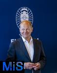03.06.2024, Fussball Europameisterschaft 2024,  Besuch von Bundeskanzler Olaf Scholz  im EM-Stadion Mnchen Fuball Arena.  Hier beim Gesprch mit einer Abordnung von Volunteers und Philipp Lahm.  
