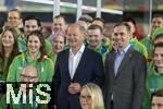 03.06.2024, Fussball Europameisterschaft 2024,  Besuch von Bundeskanzler Olaf Scholz  im EM-Stadion Mnchen Fuball Arena.  Hier beim Gesprch mit einer Abordnung von Volunteers und Philipp Lahm.  
