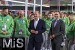 03.06.2024, Fussball Europameisterschaft 2024,  Besuch von Bundeskanzler Olaf Scholz  im EM-Stadion Mnchen Fuball Arena.  Hier beim Gesprch mit einer Abordnung von Volunteers und Philipp Lahm.  
