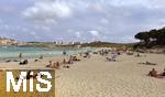 10.06.2024, Beliebtes Reiseziel der Deutschen, die Balearen-Insel Mallorca (Spanien).  Urlauber am Strand Cala Agulla bei Cala Ratjada,  