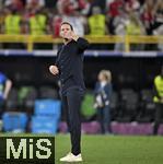 29.06.2024, Fussball UEFA EURO 2024, Achtelfinale, Deutschland - Dnemark, in der BVB-Arena Dortmund,   Trainer Julian Nagelsmann (Deutschland) schickt Ksse zur Tribne

