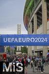 01.07.2024, Fussball UEFA EURO 2024, Achtelfinale, Portugal - Slowenien, in der Frankfurt Arena Frankfurt am Main,  Vor dem Spiel suchen die Zuschauer noch etwas Verpflegung und dann ihre Pltze im Stadion.


