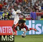 09.07.2024, Fussball UEFA EURO 2024, Halbfinale, Spanien - Frankreich, in der Mnchner-Fussball-Arena. v.l. Ousmane Dembele (Frankreich) gegen Marc Cucurella (Spanien) 
