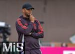 24.07.2024, Fussball 1. Bundesliga 2024/2025, Testspiel im Trainingslager des FC Bayern Mnchen in Rottach-Egern am Tegernsee am Sportplatz Birkenmoos, FC Rottach Egern - FC Bayern Mnchen, Trainer Vincent Kompany (FC Bayern Mnchen) nachdenklich 