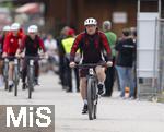 24.07.2024, Fussball 1. Bundesliga 2024/2025, Testspiel im Trainingslager des FC Bayern Mnchen in Rottach-Egern am Tegernsee am Sportplatz Birkenmoos, FC Rottach Egern - FC Bayern Mnchen, Sportvorstand Max Eberl (Bayern Mnchen) auf dem Rad