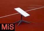 24.07.2024, Fussball 1. Bundesliga 2024/2025, Testspiel im Trainingslager des FC Bayern Mnchen in Rottach-Egern am Tegernsee am Sportplatz Birkenmoos, FC Rottach Egern - FC Bayern Mnchen, Internet-Antennenanlage (Terminal) von Starlink, ein von dem US-Raumfahrtunternehmen SpaceX betriebenes Satellitennetzwerk, das seit 2023 weltweit internetzugang ber Satellit bietet.  Ein akkreditierter Pressefotograf hat sich die Anlage aufgebaut zum senden der Aktuellen Sportfotos vom Testspiel.