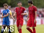 24.07.2024, Fussball 1. Bundesliga 2024/2025, Testspiel im Trainingslager des FC Bayern Mnchen in Rottach-Egern am Tegernsee am Sportplatz Birkenmoos, FC Rottach Egern - FC Bayern Mnchen, v.li: Min-jae Kim (Bayern Mnchen, Minjae Kim) und Hiroki Ito (FC Bayern Mnchen) gut gelaunt 