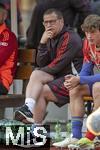 24.07.2024, Fussball 1. Bundesliga 2024/2025, Testspiel im Trainingslager des FC Bayern Mnchen in Rottach-Egern am Tegernsee am Sportplatz Birkenmoos, FC Rottach Egern - FC Bayern Mnchen, Sportvorstand Max Eberl (Bayern Mnchen) auf der Bank nachdenklich 