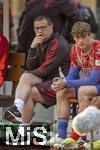 24.07.2024, Fussball 1. Bundesliga 2024/2025, Testspiel im Trainingslager des FC Bayern Mnchen in Rottach-Egern am Tegernsee am Sportplatz Birkenmoos, FC Rottach Egern - FC Bayern Mnchen, li: Sportvorstand Max Eberl (Bayern Mnchen) auf der Bank nachdenklich 