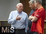 24.07.2024, Fussball 1. Bundesliga 2024/2025, Testspiel im Trainingslager des FC Bayern Mnchen in Rottach-Egern am Tegernsee am Sportplatz Birkenmoos, FC Rottach Egern - FC Bayern Mnchen, v.li: Ehren-Prsident Uli Hoene (FC Bayern Mnchen, Hoeness) und Stefan Mennerich (Bayern Mnchen ) im Gesprch. 