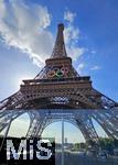 24.07.2024,  Olympische Sommerspiele 2024 in Paris (Frankreich),  Der Eiffelturm ist mit den Olympischen Ringen geschmckt.