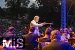 27.07.2024, Konzert in Mindelheim im Unterallgu: ?Mondlicht-Open-Air? mit dem Orchester Frisch Gestrichen unter der Leitung von Nils Schad, an der Schwabenwiese Mindelheim.  Orchesterleitung Nils Schad 