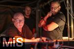 27.07.2024, Konzert in Mindelheim im Unterallgu: ?Mondlicht-Open-Air? mit dem Orchester Frisch Gestrichen unter der Leitung von Nils Schad, an der Schwabenwiese Mindelheim. Tontechniker Daniel Zweig aus Bad Wrishofen 
