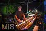 27.07.2024, Konzert in Mindelheim im Unterallgu: ?Mondlicht-Open-Air? mit dem Orchester Frisch Gestrichen unter der Leitung von Nils Schad, an der Schwabenwiese Mindelheim. Tontechniker Daniel Zweig aus Bad Wrishofen 