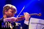 27.07.2024, Konzert in Mindelheim im Unterallgu: ?Mondlicht-Open-Air? mit dem Orchester Frisch Gestrichen unter der Leitung von Nils Schad, an der Schwabenwiese Mindelheim.  Violonist Julian Schad