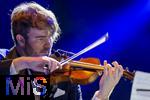 27.07.2024, Konzert in Mindelheim im Unterallgu: ?Mondlicht-Open-Air? mit dem Orchester Frisch Gestrichen unter der Leitung von Nils Schad, an der Schwabenwiese Mindelheim.  Violonist Julian Schad