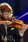 27.07.2024, Konzert in Mindelheim im Unterallgu: ?Mondlicht-Open-Air? mit dem Orchester Frisch Gestrichen unter der Leitung von Nils Schad, an der Schwabenwiese Mindelheim.  Violonist Julian Schad