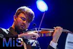 27.07.2024, Konzert in Mindelheim im Unterallgu: ?Mondlicht-Open-Air? mit dem Orchester Frisch Gestrichen unter der Leitung von Nils Schad, an der Schwabenwiese Mindelheim.  Violonist Julian Schad