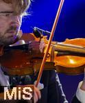 27.07.2024, Konzert in Mindelheim im Unterallgu: ?Mondlicht-Open-Air? mit dem Orchester Frisch Gestrichen unter der Leitung von Nils Schad, an der Schwabenwiese Mindelheim.  Violonist Julian Schad
