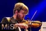27.07.2024, Konzert in Mindelheim im Unterallgu: ?Mondlicht-Open-Air? mit dem Orchester Frisch Gestrichen unter der Leitung von Nils Schad, an der Schwabenwiese Mindelheim.  Violonist Julian Schad