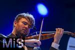 27.07.2024, Konzert in Mindelheim im Unterallgu: ?Mondlicht-Open-Air? mit dem Orchester Frisch Gestrichen unter der Leitung von Nils Schad, an der Schwabenwiese Mindelheim.  Violonist Julian Schad