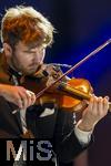 27.07.2024, Konzert in Mindelheim im Unterallgu: ?Mondlicht-Open-Air? mit dem Orchester Frisch Gestrichen unter der Leitung von Nils Schad, an der Schwabenwiese Mindelheim.  Violonist Julian Schad