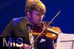 27.07.2024, Konzert in Mindelheim im Unterallgu: ?Mondlicht-Open-Air? mit dem Orchester Frisch Gestrichen unter der Leitung von Nils Schad, an der Schwabenwiese Mindelheim.  Violonist Julian Schad