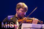 27.07.2024, Konzert in Mindelheim im Unterallgu: ?Mondlicht-Open-Air? mit dem Orchester Frisch Gestrichen unter der Leitung von Nils Schad, an der Schwabenwiese Mindelheim.  Violonist Julian Schad