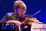 27.07.2024, Konzert in Mindelheim im Unterallgu: ?Mondlicht-Open-Air? mit dem Orchester Frisch Gestrichen unter der Leitung von Nils Schad, an der Schwabenwiese Mindelheim.  Violonist Julian Schad