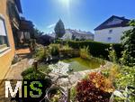 29.07.2024, Garten in Mindelheim,  Gepflegter Privat-Garten in Mindelheim, Gartenteich mit Bewuchs. 