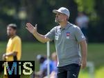 31.07.2024, Freundschaftsspiel, FC Brentford U19 - FC Heidenheim U18, in Bad Wrishofen (Deutschland), Trainer Patrick Mayer (Heidenheim) an der Seitenlinie.