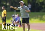 31.07.2024, Freundschaftsspiel, FC Brentford U19 - FC Heidenheim U18, in Bad Wrishofen (Deutschland), Trainer Patrick Mayer (Heidenheim) an der Seitenlinie.