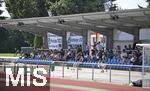 31.07.2024, Freundschaftsspiel, FC Brentford U19 - FC Heidenheim U18, in Bad Wrishofen (Deutschland), Etliche Zuschauer haben sich zum zuschauen versammelt, trotz ber 30 Grad sommerlichen Temperaturen.