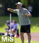 31.07.2024, Freundschaftsspiel, FC Brentford U19 - FC Heidenheim U18, in Bad Wrishofen (Deutschland), Trainer Patrick Mayer (Heidenheim) an der Seitenlinie.