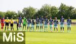 31.07.2024, Freundschaftsspiel, FC Brentford U19 - FC Heidenheim U18, in Bad Wrishofen (Deutschland),  Aufstellung vor dem Spiel Mannschaft Brentford.