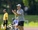 31.07.2024, Freundschaftsspiel, FC Brentford U19 - FC Heidenheim U18, in Bad Wrishofen (Deutschland), Trainer Patrick Mayer (Heidenheim) an der Seitenlinie.