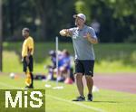31.07.2024, Freundschaftsspiel, FC Brentford U19 - FC Heidenheim U18, in Bad Wrishofen (Deutschland), Trainer Patrick Mayer (Heidenheim) an der Seitenlinie.