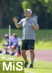 31.07.2024, Freundschaftsspiel, FC Brentford U19 - FC Heidenheim U18, in Bad Wrishofen (Deutschland), Trainer Patrick Mayer (Heidenheim) an der Seitenlinie.