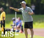 31.07.2024, Freundschaftsspiel, FC Brentford U19 - FC Heidenheim U18, in Bad Wrishofen (Deutschland), Trainer Patrick Mayer (Heidenheim) an der Seitenlinie.