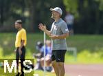 31.07.2024, Freundschaftsspiel, FC Brentford U19 - FC Heidenheim U18, in Bad Wrishofen (Deutschland), Trainer Patrick Mayer (Heidenheim) an der Seitenlinie.