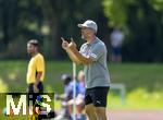 31.07.2024, Freundschaftsspiel, FC Brentford U19 - FC Heidenheim U18, in Bad Wrishofen (Deutschland), Trainer Patrick Mayer (Heidenheim) an der Seitenlinie.