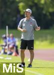 31.07.2024, Freundschaftsspiel, FC Brentford U19 - FC Heidenheim U18, in Bad Wrishofen (Deutschland), Trainer Patrick Mayer (Heidenheim) an der Seitenlinie.