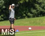 31.07.2024, Freundschaftsspiel, FC Brentford U19 - FC Heidenheim U18, in Bad Wrishofen (Deutschland), Trainer Patrick Mayer (Heidenheim) an der Seitenlinie.