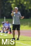 31.07.2024, Freundschaftsspiel, FC Brentford U19 - FC Heidenheim U18, in Bad Wrishofen (Deutschland), Trainer Patrick Mayer (Heidenheim) an der Seitenlinie.