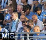02.08.2024, Fussball 3. Liga 2024/2025, 1.Spieltag, TSV 1860 Mnchen - 1.FC Saarbrcken, im Stdtischen Stadion an der Grnwalderstrasse, Mnchen.  Ehrentribne, oben li: Hans Sitzberger, re: Bruder von Hasan Ismaik, Yahya Ismaik., unten: Prsident Robert Reisinger (1860 Mnchen), Oliver Mueller (li, Geschftsfhrer Kaufmnnisch, 1860 Mnchen) 


