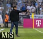 02.08.2024, Fussball 3. Liga 2024/2025, 1.Spieltag, TSV 1860 Mnchen - 1.FC Saarbrcken, im Stdtischen Stadion an der Grnwalderstrasse, Mnchen. Trainer Argirios Giannikis  (TSV 1860 Mnchen) gibt Anweisungen


