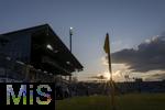 02.08.2024, Fussball 3. Liga 2024/2025, 1.Spieltag, TSV 1860 Mnchen - 1.FC Saarbrcken, im Stdtischen Stadion an der Grnwalderstrasse, Mnchen. Sonnenstrahlen im Abendlicht.



