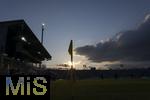02.08.2024, Fussball 3. Liga 2024/2025, 1.Spieltag, TSV 1860 Mnchen - 1.FC Saarbrcken, im Stdtischen Stadion an der Grnwalderstrasse, Mnchen. Sonnenstrahlen im Abendlicht.



