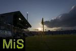 02.08.2024, Fussball 3. Liga 2024/2025, 1.Spieltag, TSV 1860 Mnchen - 1.FC Saarbrcken, im Stdtischen Stadion an der Grnwalderstrasse, Mnchen. Sonnenstrahlen im Abendlicht.


